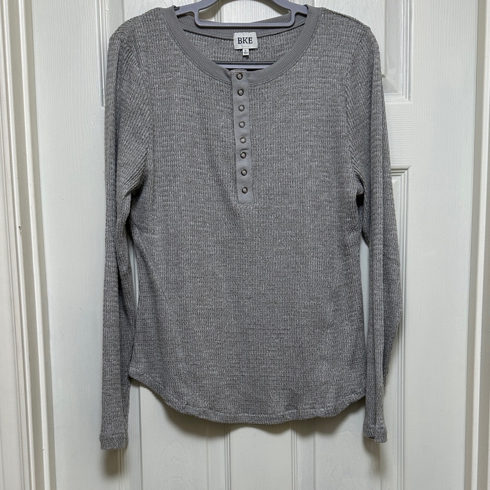BKE women’s gray Henley
